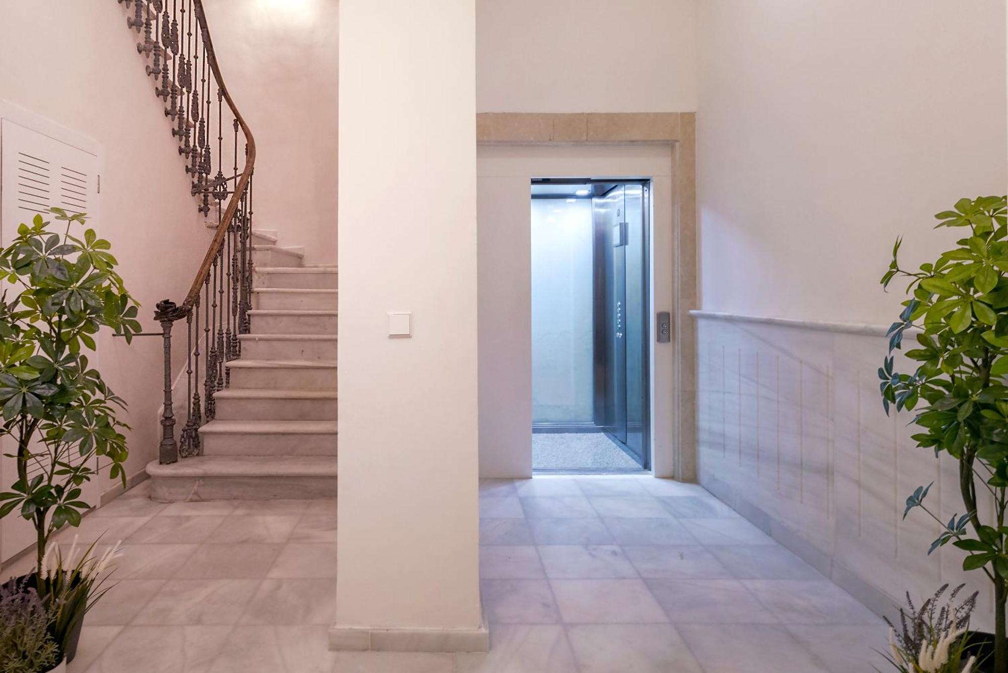 Apartamentos Thyssen Cisneros By Rent Me Málaga Dış mekan fotoğraf